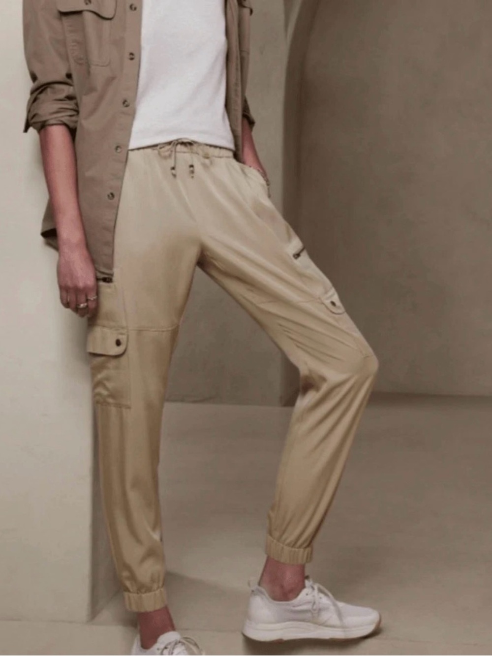 Banana Republic Khaki Cargo Jogger Pants Elastic Drawstring Soft Lyocell